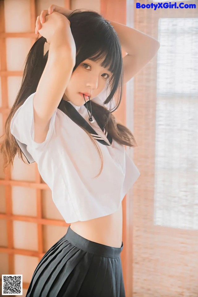 Coser @ 桜 桃 喵 Vol.076: 小 背心 换 水手服 (144 photos) No.cc3021